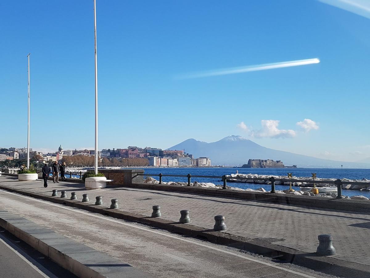 Napoli Lungomare Caracciolo Mon Amour Exterior foto