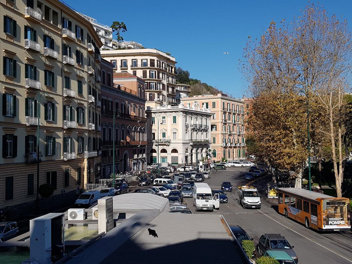 Napoli Lungomare Caracciolo Mon Amour Exterior foto
