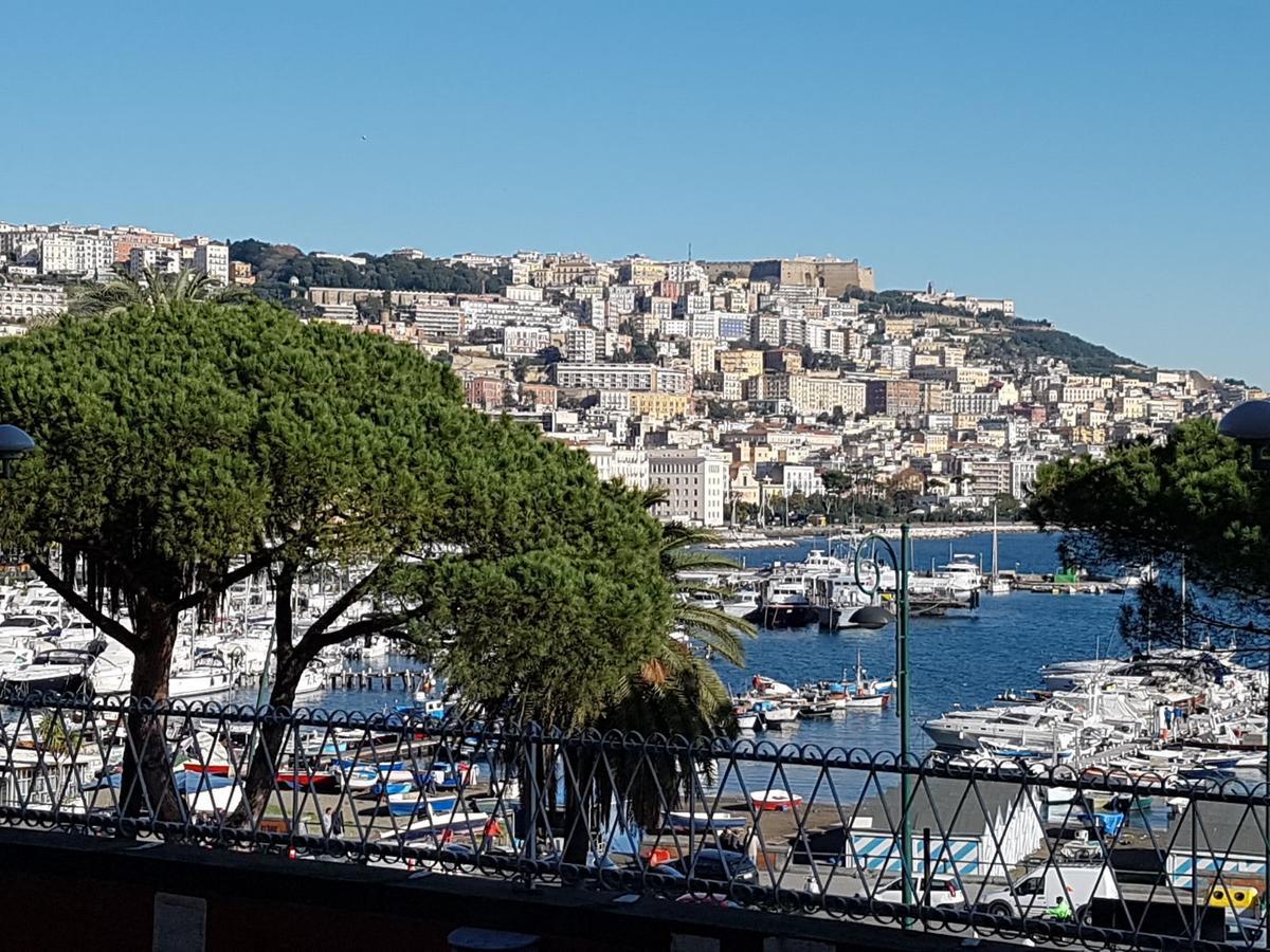 Napoli Lungomare Caracciolo Mon Amour Exterior foto