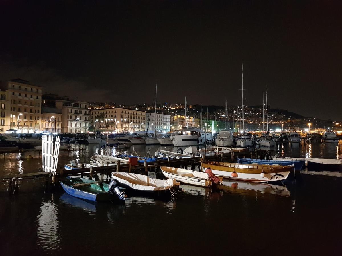 Napoli Lungomare Caracciolo Mon Amour Exterior foto