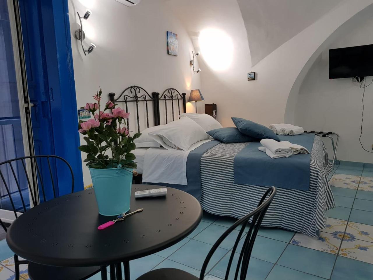 Napoli Lungomare Caracciolo Mon Amour Exterior foto